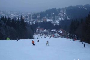 Sezonul de schi pe o cunoscută pârtie din România se deschide peste câteva zile