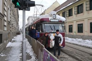 Tramvaie blocate în Piaţa 700. Întârzieri de zeci de minute în staţii
