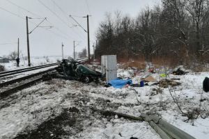 Conducător auto decedat în urma coliziunii cu un tren, la o trecere la nivel cu calea ferată