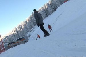 Se deschide pârtia de schi Piatra Grăitoare din Vârtop. Unii turişti se plâng de preţurile mari