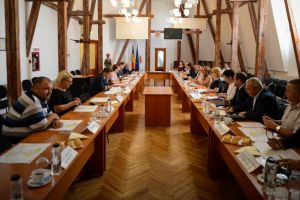 Atmosferă de sărbătoare la şedinţa de Consiliu Local – Astrid Fodor le-a făcut urări celor prezenţi