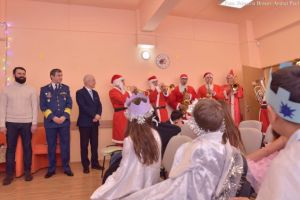 Moş Crăciun a vizitat Centrul de zi pentru copiii aflaţi în situaţii de risc „Astra“