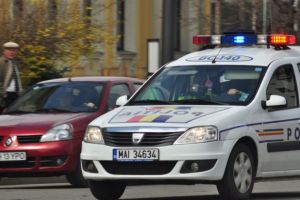 Două adolescente de 15 ani cercetate de poliţişti pentru furt din poşetă
