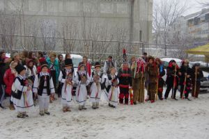 Obiceiurile de Crăciun şi Anul Nou, aduse la Monitorul de Suceava de elevii din Băneşti şi ...
