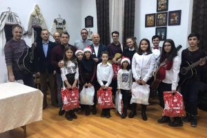 FOTO: Cadouri pentru 100 de copii, din partea PSD Târgu Jiu