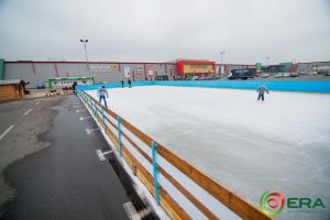 Plăteşti o singură dată şi te dai cât vrei. Vino la patinoarul de la ERA Park Oradea!