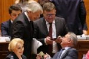 Moment de reculegere în Parlament pentru victimele din Timişoara ale Revoluţiei. Şi-apoi, trai pe vătrai!