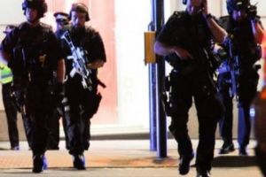 ALERTĂ în Londra! S-au auzit FOCURI DE ARMĂ. Zeci de poliţişti înarmaţi într-o OPERAȚIUNE în desfăşurare