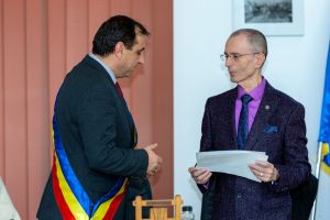 Profesorul Eugen Blaga, după primirea titlului de Cetăţean de onoare al oraşului Simeria: