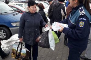 Poliţia, în Piaţa Centrală