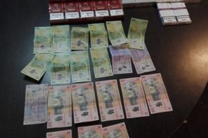 Stop comertului ilegal de tigari. Politistii locali din Constanta au depistat mai multe persoane ce vindeau ilegal tigari in piete (galerie foto)