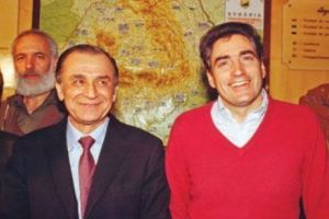 FANTOMELE Revoluţiei. „Nu vrem bani, nu vrem valută” – Puloverul roşu care a revoluţionat inimile româncelor