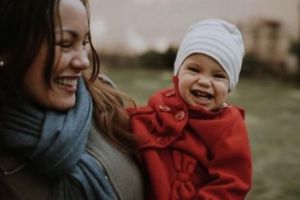 O mamă şi fetiţa ei au fugit în Polonia de teroarea Barnevernet. Primii refugiaţi norvegieni de după Al II-lea Război Mondial