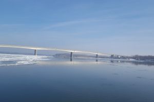 Mai multe autovehicule vor trece gratuit duminica, 23 decembrie, podul peste Dunare intre Giurgeni si Vadu Oii. De ce a fost luata aceasta masura