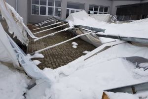 Iarna nu-i ca vara! Prăpăd pe bani publici, la Căpruţa (GALERIE FOTO)