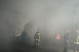 INCENDIU devastator în judeţ: Două VICTIME în STARE GRAVĂ, transportate la SPITAL