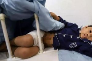 Mamă vitregă-monstru, torturează un copil de 7 ani arzându-i organele genitale