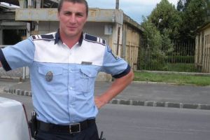 Justiţiarul Marian Godină amendat pentru că ”a apăsat pedala de acceleraţie”. Prins cu 113 km/h în localitate, poliţistul a rămas fără permis