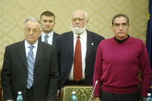 Cu o zi înainte să se împlinească 29 de ani de la victoria sângeroasă a Revoluţiei, Ion Iliescu a fost inculpat pentru „infracţiuni contra umanităţii”