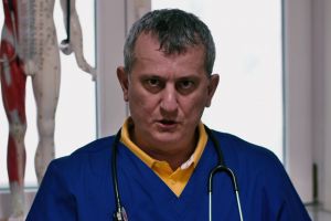 Doctorul valcean Adrian Cacovean: “Am trăit SPAIMA devenirii de DONATOR de ORGANE, credeam că am murit când îi AUZEAM ce au de gând şi INTELEGEAM ce teste urmează să facă pe mine”