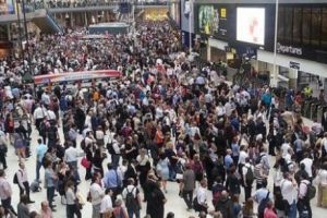 Țara unde trenurile nu întârzie niciodată. Criminalitatea este printre cele mai scăzute din lume, iar aici trăiesc mai mulţi bătrâni decât copii
