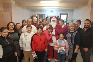 Crăciunul sărbătorit de Direcţia de Asistenţia Socială Arad (GALERIE FOTO)