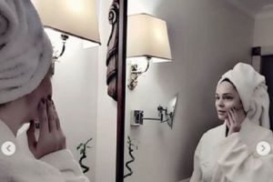 Andreea Marin s-a FOTOGRAFIAT în IPOSTAZE INCENDIARE. POZELE au ÎNCINS INTERNETUL. Foto în articol