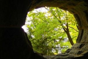 MISTERUL de la grota lui Onufrie. Ce spun pelerinii despre MINUNILE sihastrului mort de 300 de ani