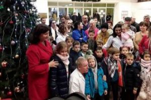 Copiii l-au asteptat, alaturi de Ministrul Sanatatii, pe Mos Craciun, la Spitalul din Baia Mare