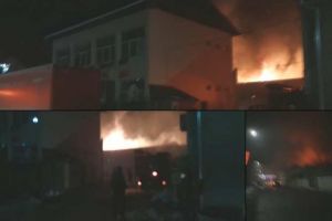 FOTO/Video, UPDATE: INCENDIU puternic la Vinţu de Jos la fabrica de încălţăminte Kozara. Pompierii intervin