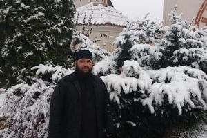 Parintele Efrem Bandarica, bucatarul de la Manastirea Dervent: Fara puterea si harul lui Hristos, suntem paie fluturate in vant“