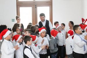 Copiii din orasul Ovidiu si cei din satele Poiana si Culmea au primit daruri din partea administratiei publice locale (galerie foto)