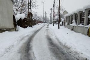 Jale în cartiere! Microbuzul de pe linia 5 nu merge până la capăt. STPT dă vina şi pe maşinile parcate