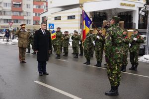 Ministrul Apărării Naţionale: Suntem în două bărci. Mesaj pentru ”Șoimii Carpaţilor”