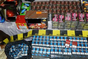 VÂNZĂTORI DE PETARDE, „POCNIŢI” DE POLIŢIŞTI