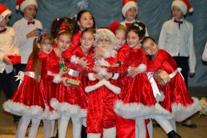 „Poveste de iarnă”, spectacolul claselor primare de la Colegiul Naţional „Mihai Eminescu”