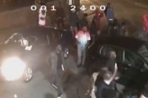 Înjunghiat până la moarte în faţa clubului. Atacul sălbatic a şocat mapamondul. Detaliile vă pot afecta emoţional