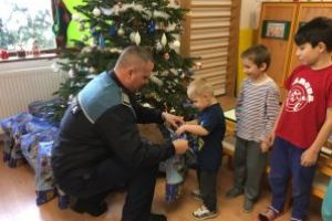 Din seria „Fapte bune” – Poliţiştii şi Crăciunul