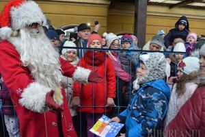 Crăciunul poate să vină! Moşul cel darnic ajunge sâmbătă în Oradea, încărcat cu daruri multe pentru copii