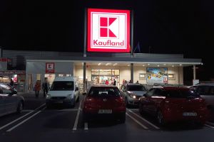 Kaufland retrage produse din magazine. Nu vrea să mărească preţurile