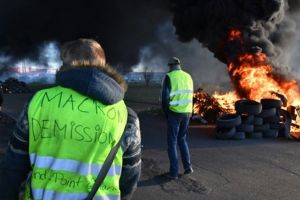 Protestele din Franţa fac o nouă victimă: un şofer a murit într-un accident produs din cauza blocajelor