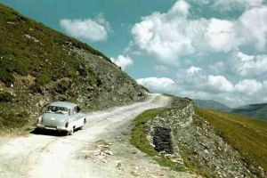 FOTO: Transalpina, imagini spectaculoase din 1968. Aventura de a parcurge cu maşina cel mai înalt drum din România