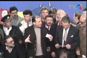 Ion Iliescu, LA UN PAS SĂ MOARĂ ÎMPUŞCAT la Revoluţie. Tot peretele a sărit în aer, biblioteca s-a făcut ţăndări. Aşchiile îţi ardeau faţa. Breaking news