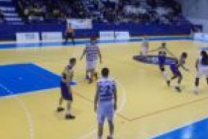 Baschetbaliştii de la SCM Timişoara, învinşi şi de CSU Sibiu. La meci s-a organizat o acţiune caritabilă