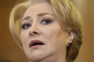 Criză politică fără precedent. Comisia Europeană ameninţă oficial Guvernul. Prin ce proces va trece ţara noastră