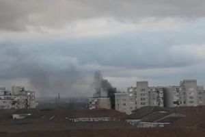 Incendiu puternic, în Oradea: Un apartament a luat foc, într-un bloc pe Bulevardul Decebal