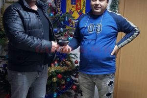 Un tânăr din Cruşeţ a găsit un portofel cu valută pe care l-a predat poliţiei!