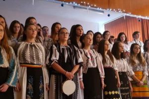 FOTO: „Om-bun, deschide-ne poarta”… de Sfântul Crăciun