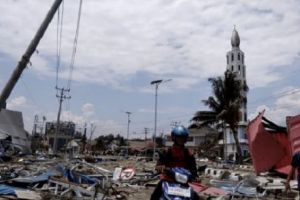 Tsunami DEVASTATOR în Indonezia. Sute de morţi şi aproximativ 900 de răniţi. MAE român cere lămuriri despre românii din zona CATASTROFEI