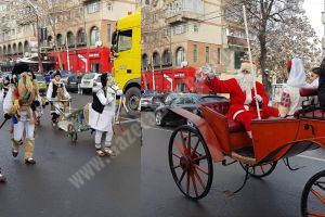 GĂEȘTI: Moş Crăciun a sosit în alai de tradiţii româneşti